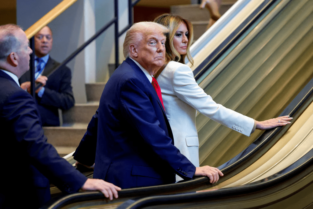 U.S. President Donald Trump and first lady Melania Trump ride an escalator as they arrive to attend the 80th United Nations General Assembly, in New York City, New York, U.S., September 23, 2025. REUTERS/Kylie Cooper 