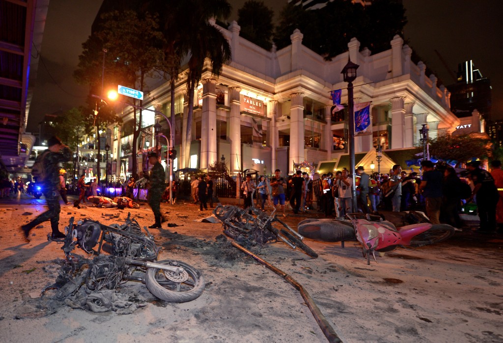 Photo by PORNCHAI KITTIWONGSAKUL / AFP  Thai soldiers inspect the scene after a bomb exploded at the Erawan Shrine in central Bangkok on August 17, 2015.
