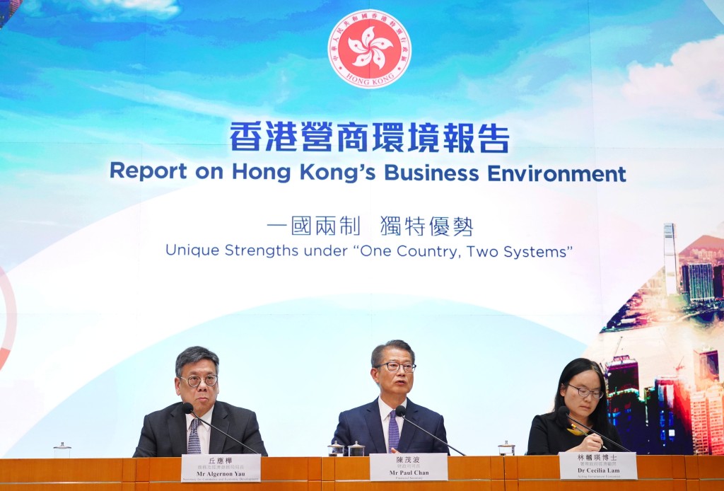 Secretary for Commerce and Economic Development Algernon Yau, Paul Chan and government economist Cecilia Lam reveal the report on the business environment at the media briefing. SING TAO