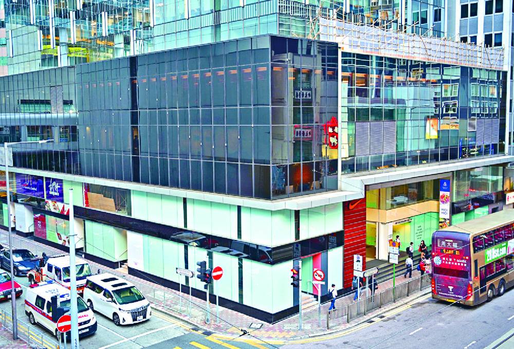 The shuttered store at the junction of Des Voeux Road Central and Queen Victoria Street. The shuttered store at the junction of Des Voeux Road Central and Queen Victoria Street.