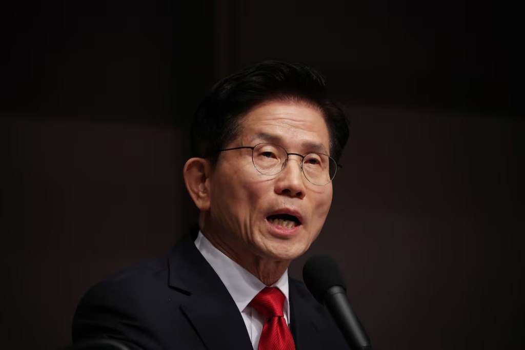 Kim Moon-soo, a presidential candidate for South Korea's conservative People Power Party, speaks during a debate in Seoul, South Korea, May 8, 2025. REUTERS/Kim Hong-Ji 