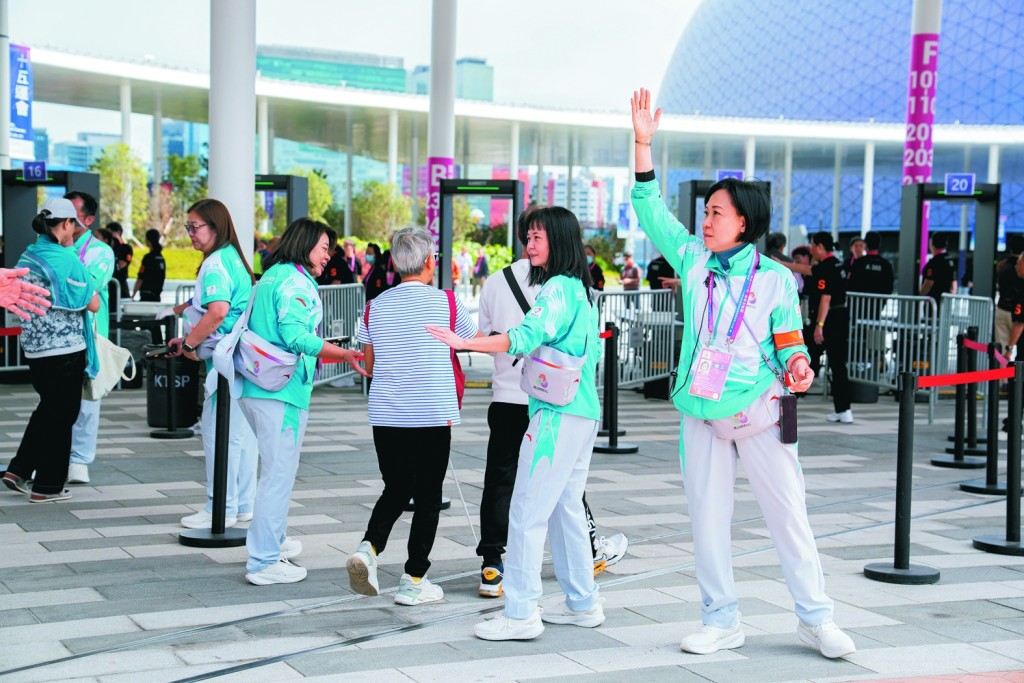 Volunteers guided and assisted visitors on-site.