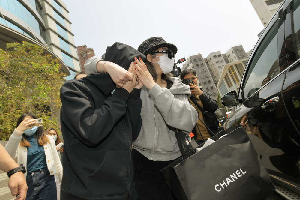 Irene Pun tries to cover up as she leaves the court. SING TAO Irene Pun tries to cover up as she leaves the court. SING TAO