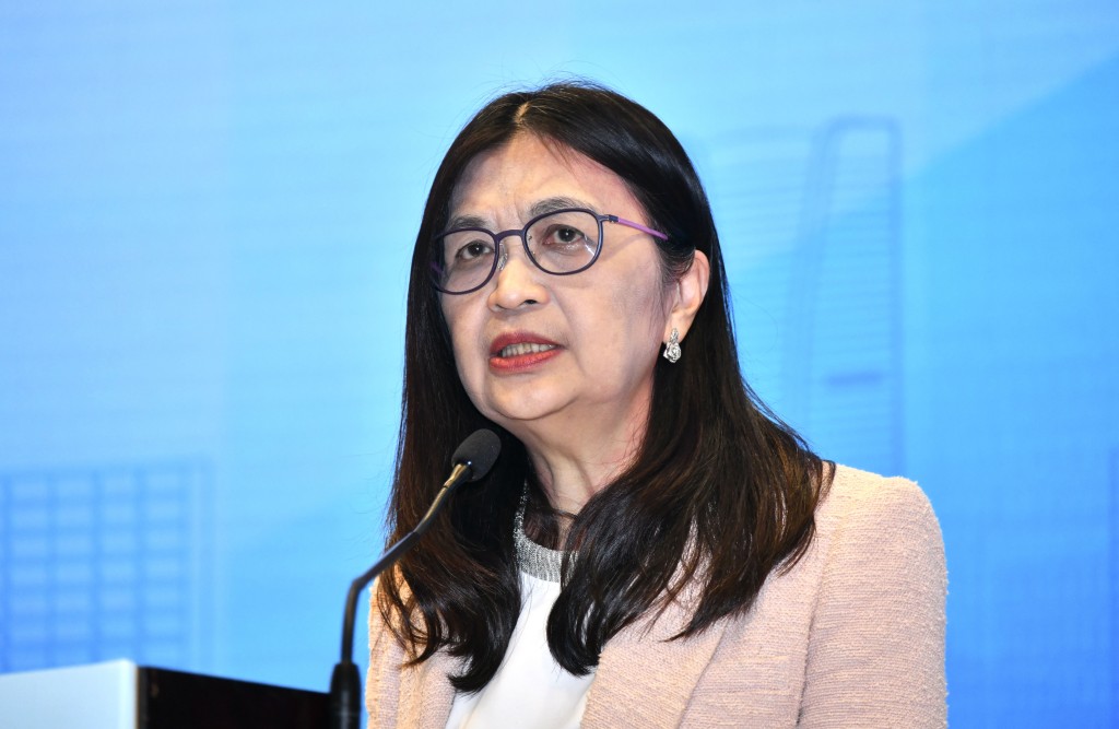 Julia Leung. SINGTAO