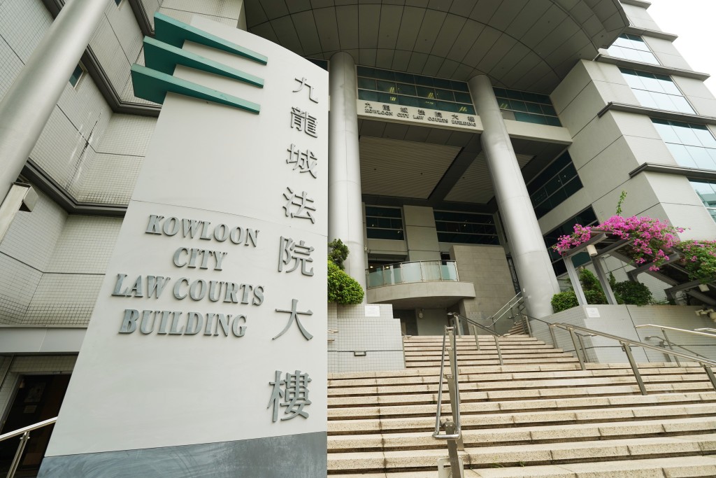 The Kowloon City Magistrates' Courts heard the pre-trial review of a case alleging that Agape Garden was involved in unlicensed mooncake production in August 2024. The Kowloon City Magistrates' Courts heard the pre-trial review of a case alleging that Agape Garden was involved in unlicensed mooncake production in August 2024.