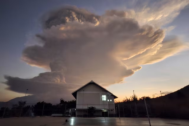 Mount Lewotobi Laki-laki spews smoke and volcanic ash as seen from Kawalelo village in East Nusa Tenggara province, Indonesia, June 17, 2025. REUTERS/Floriana Jijiana J. Tobin 