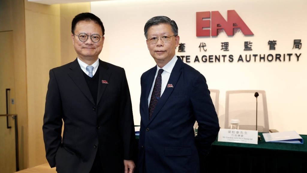 (from left) Simon Siu Chak-yu, the EAA chairman professor; Gordon Leung Chung-tai, the EAA chief executive. Offical Website