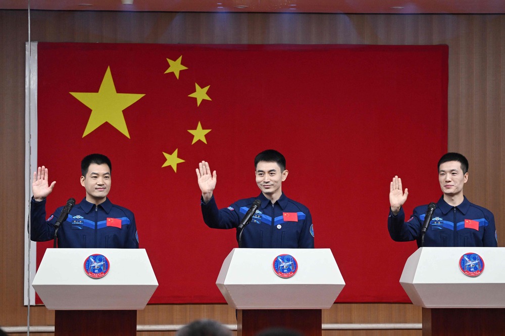 Ye Guangfu, center, will lead the Shenzhou-18 mission, joined by Li Guangsu, left, and Li Cong. Ahead of tonight's scheduled launch, the Shenzhou-18 spacecraft sits atop a Long March rocket covered on a launch pad at the Jiuquan Satellite Launch Cent Ye Guangfu, center, will lead the Shenzhou-18 mission, joined by Li Guangsu, left, and Li Cong. Ahead of tonight's scheduled launch, the Shenzhou-18 spacecraft sits atop a Long March rocket covered on a launch pad at the Jiuquan Satellite Launch Cent