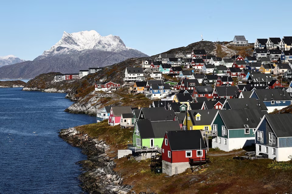 Houses stand in front of the mountain Sermitsiaq, in Nuuk, Greenland, September 19, 2026. REUTERS/Tim Barsoe/File Photo