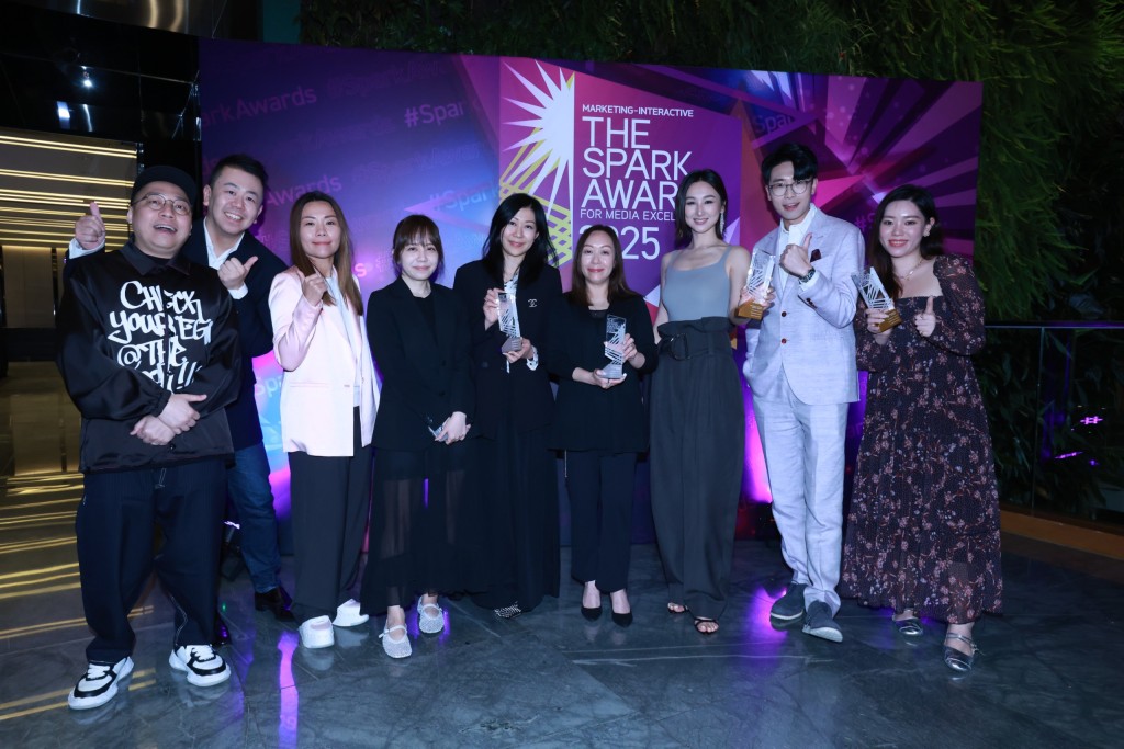 Group photo of the Standard Chartered Bank client team and TVB team. Group photo of the Standard Chartered Bank client team and TVB team.