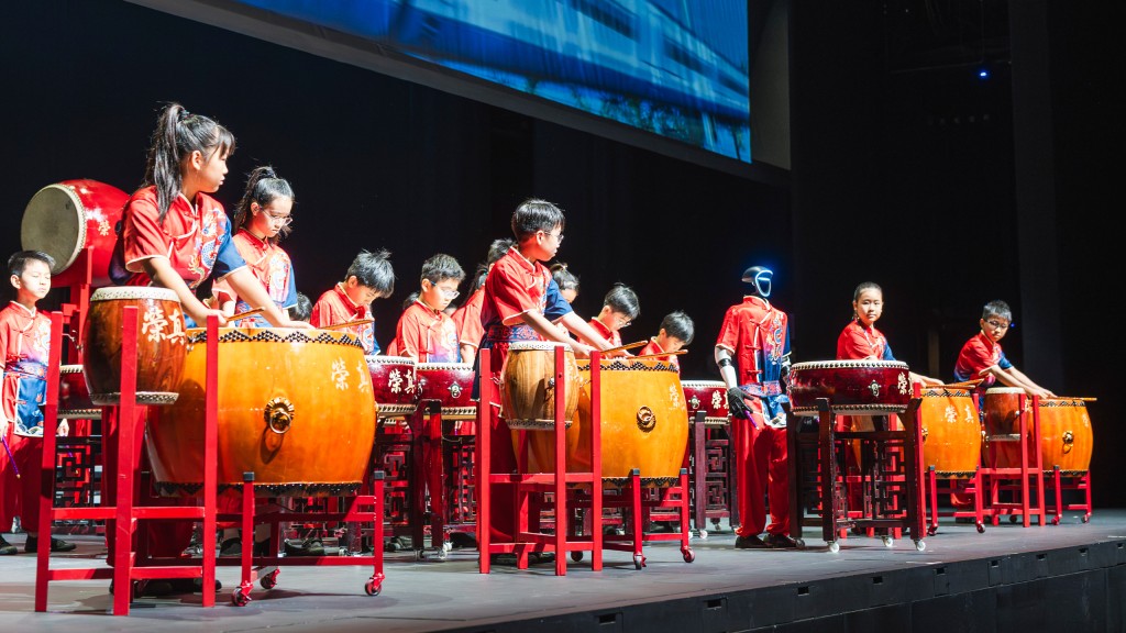 SKH Wing Chun Primary School drum team and robots kicked off the awards ceremony. SKH Wing Chun Primary School drum team and robots kicked off the awards ceremony.
