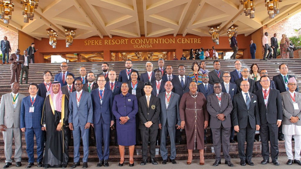 Delegation heads from member states with AALCO secretary-general HE Dr Kamalinne Pinitpuvadol