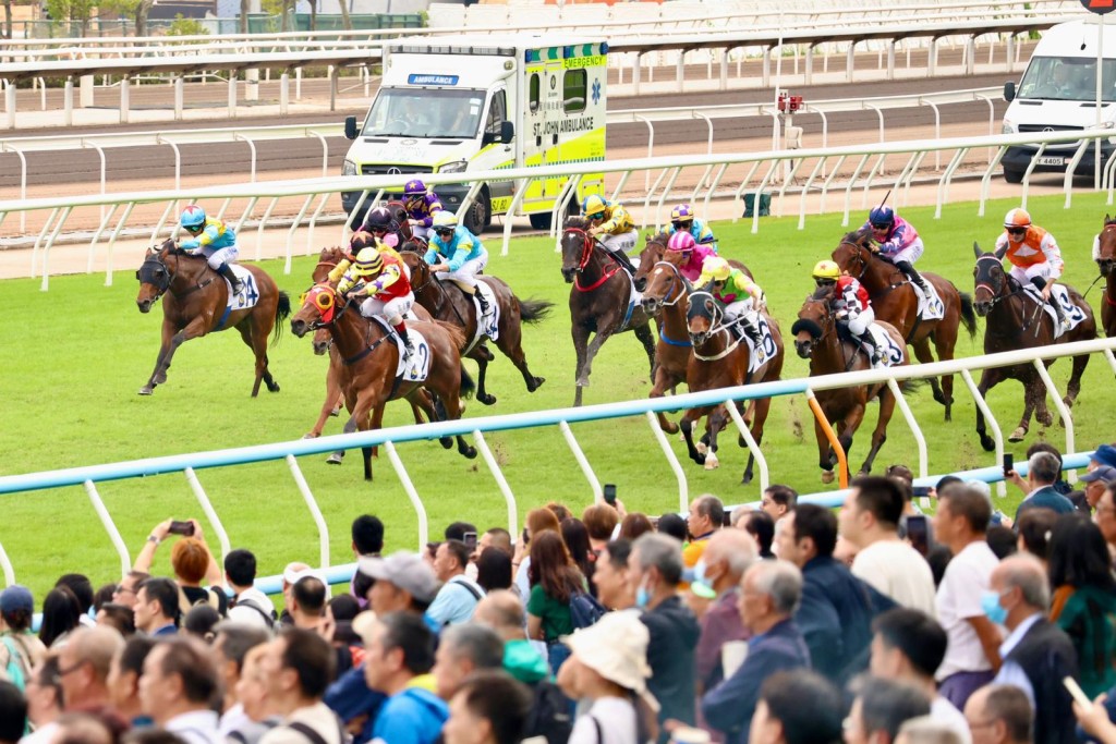 Crimson Flash storms to the front up the straight at Sha Tin SING TAO