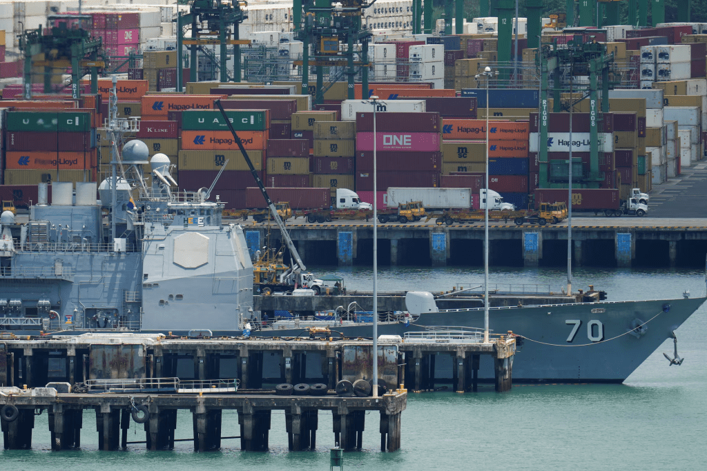 The U.S. Navy Ticonderoga-class guided-missile cruiser docks at the Frigate Captain Noel Antonio Rodriguez Justavino Naval Base near the entrance to the Panama Canal, in Panama City, Panama, August 29, 2025. REUTERS/Enea Lebrun