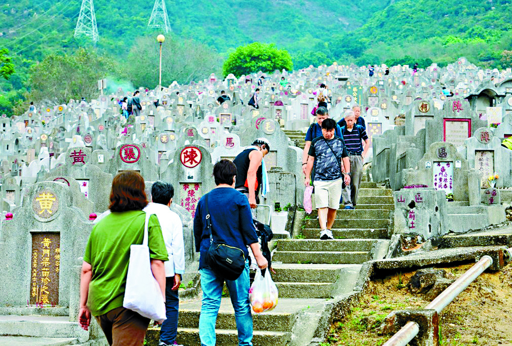 A surge of both in-town and cross-boundary travel is expected this weekend. SING TAO A surge of both in-town and cross-boundary travel is expected this weekend. SING TAO