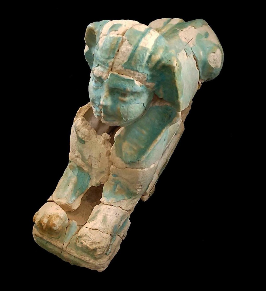 Human remains alongside pottery, amphorae, and other funerary objects were found in the tombs. (Ministry of Tourism and Antiquities' facebook page)