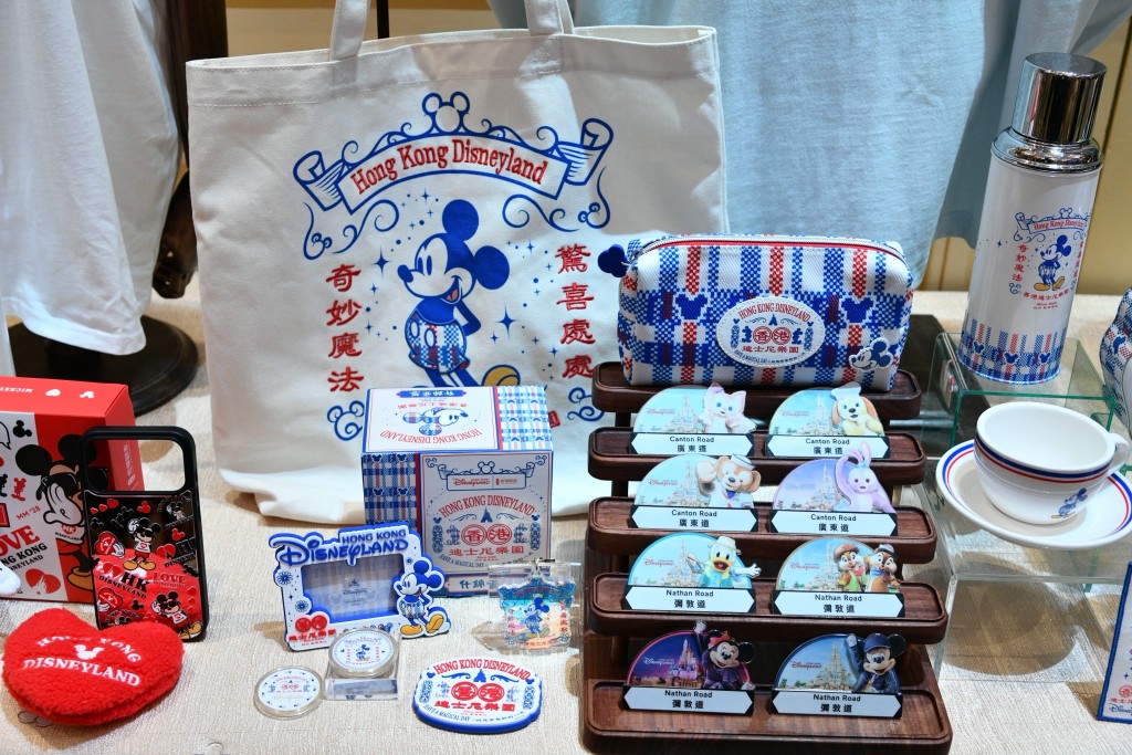 The resort also introduced a variety of Disney products blending local cultural characteristics. The resort also introduced a variety of Disney products blending local cultural characteristics.