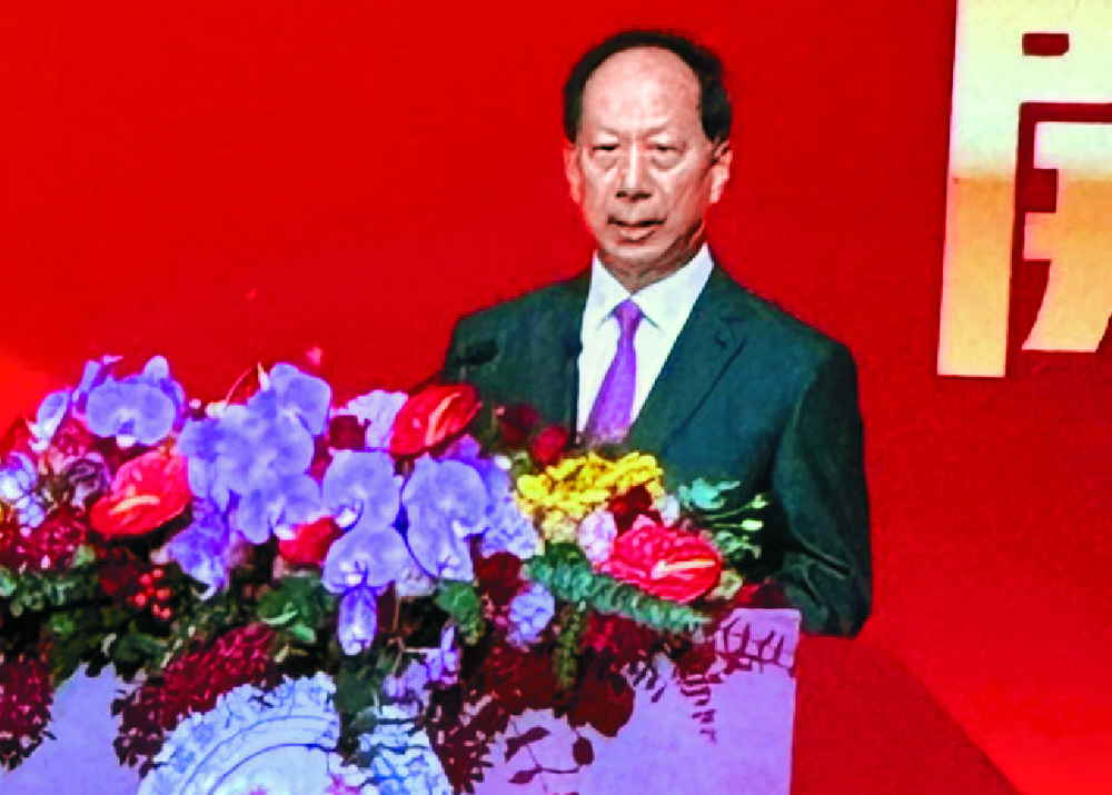 Shi Taifeng speaks at the Overseas Chinese World Conference for Promoting Peaceful Reunification of China held at the Hong Kong Convention and Exhibition Center. Sing Tao Shi Taifeng speaks at the Overseas Chinese World Conference for Promoting Peaceful Reunification of China held at the Hong Kong Convention and Exhibition Center. Sing Tao