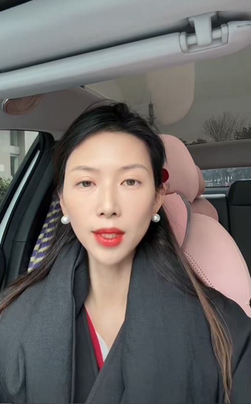 Niu gained her popularity via the online posts exposing her husband's infidelity.