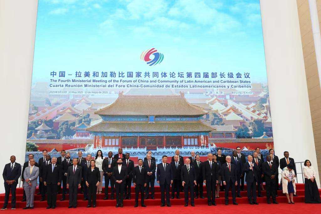Chinese President Xi Jinping, Brazil President Luiz Inacio Lula da Silva, Chile President Gabriel Boric, Colombia President Gustavo Petro and other CELAC representatives attend a group photo session before the opening ceremony for the China-CELAC Forum ministerial meeting in Beijing, China May 13, 2025. (Reuters)