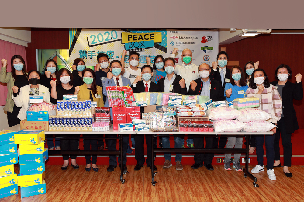 Ir Kwong Ching Wai Alkin JP has led the ‘Peace Box’ initiative for seven consecutive years to donate gifts for the people in need.