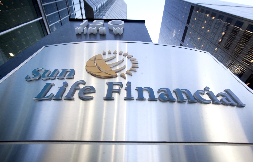 The logo of Sun Life Financial is seen in Toronto May 6, 2015.    REUTERS