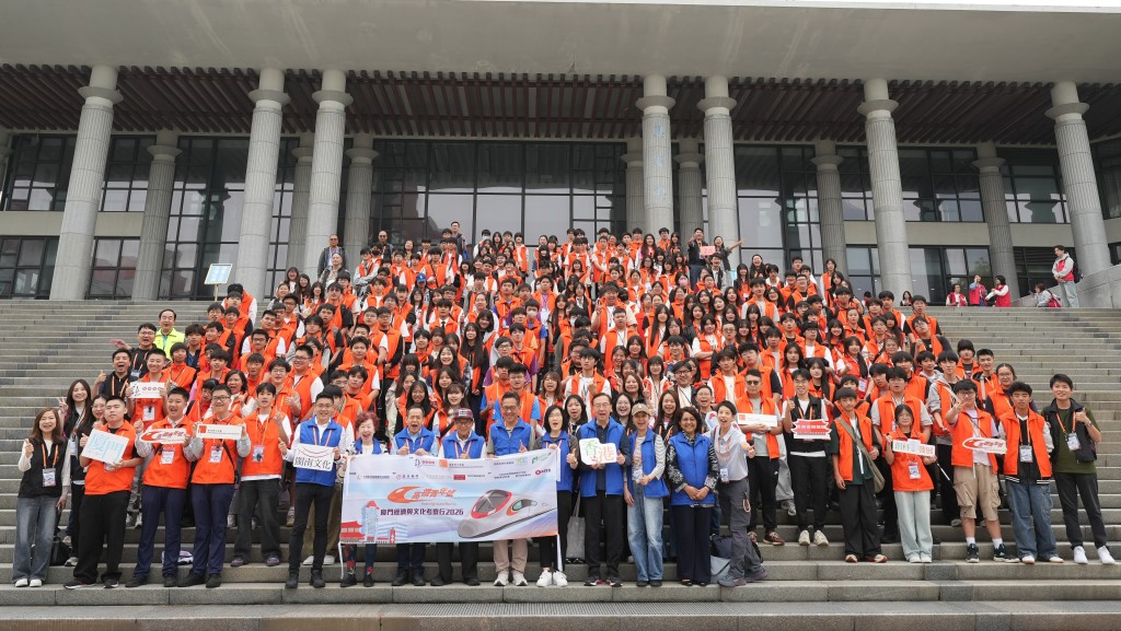 To align with the development opportunities under the National 15th Five-Year Plan, The Dragon Foundation and The Hong Kong Federation of Youth Groups jointly organised the Youth High Speed Rail Trip: Xiamen Economic and Cultural Study Tour, exploring major national and private enterprises and Minnan cultural landmarks.