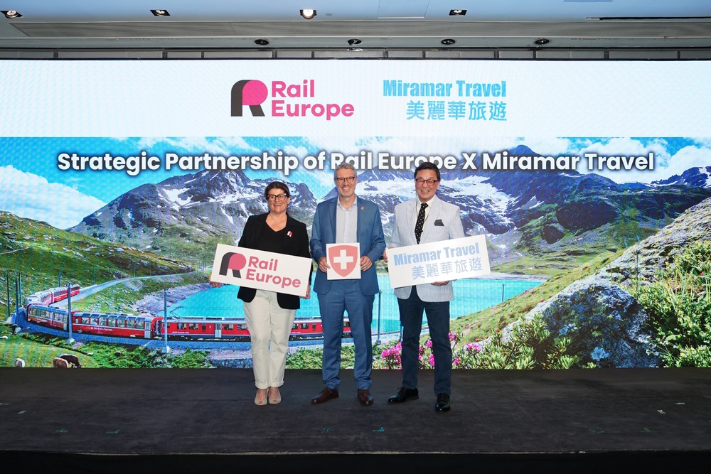 (From right) Mr Alex Lee, General Manager of Miramar Travel; Mr Daniel Freihofer, Consul General of Switzerland in Hong Kong; Ms Florence Pasquier, Chief Commercial Officer of Rail Europe. (From right) Mr Alex Lee, General Manager of Miramar Travel; Mr Daniel Freihofer, Consul General of Switzerland in Hong Kong; Ms Florence Pasquier, Chief Commercial Officer of Rail Europe.