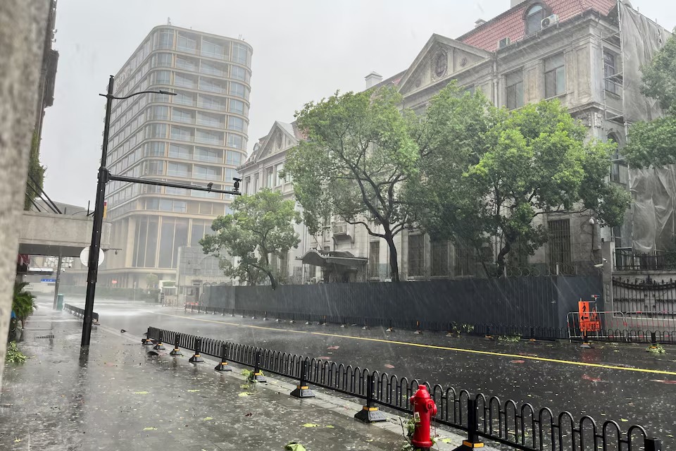 A view of an empty street amid heavy rainfall, after Typhoon Bebinca made landfall in Shanghai, China September 16, 2024. (Reuters) 