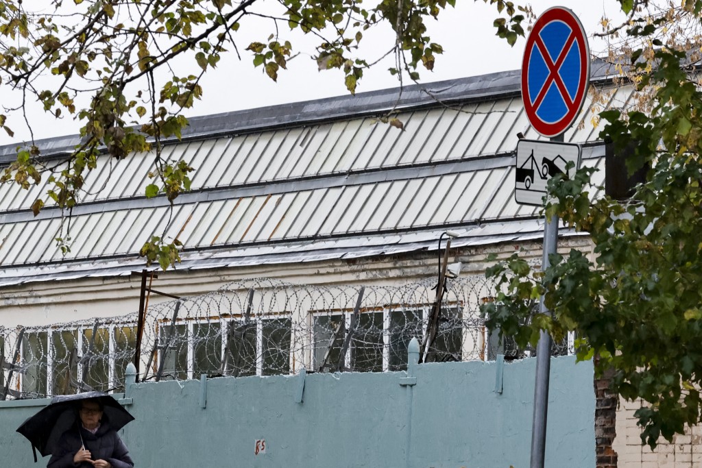 Photo by TATYANA MAKEYEVA / AFP A woman walks past Moscow's high-security Lefortovo prison, used to jail those being investigated by the FSB security services, on October 14, 2026.
