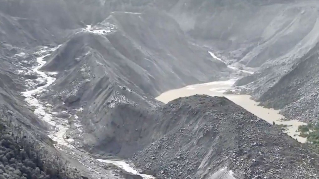 The edge of the debris flow is only 2.5 kilometres from Jilong Port, with a thickness of nearly 1.5 metres, and has formed a bar