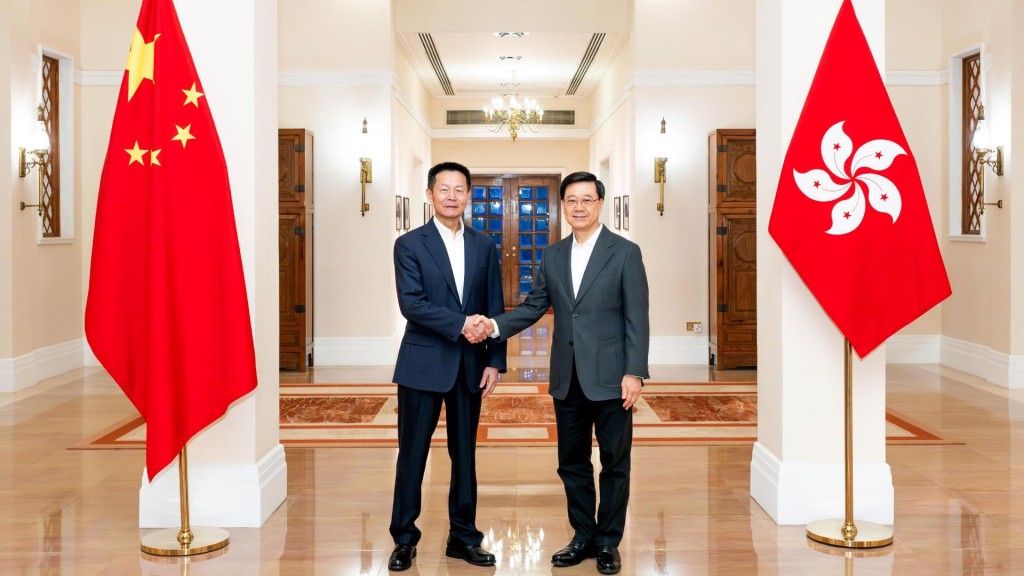 The Chief Executive, John Lee (right), meets with the Chairman of the China Securities Regulatory Commission, Wu Qing