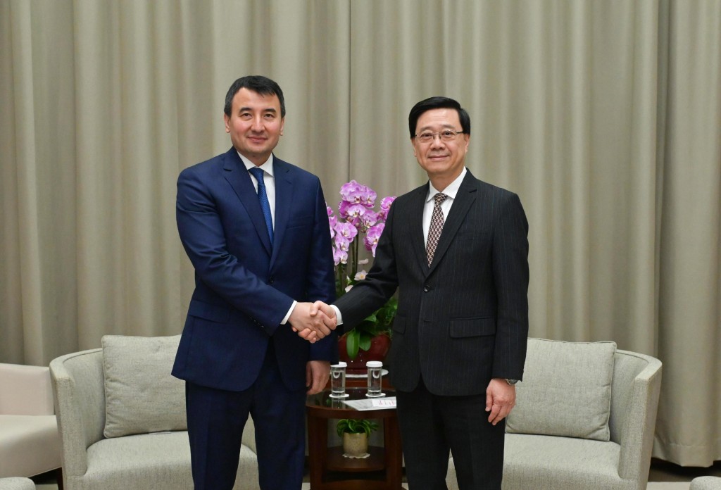 John Lee meets with Jamshid Khodjaev on Monday. (GIS)