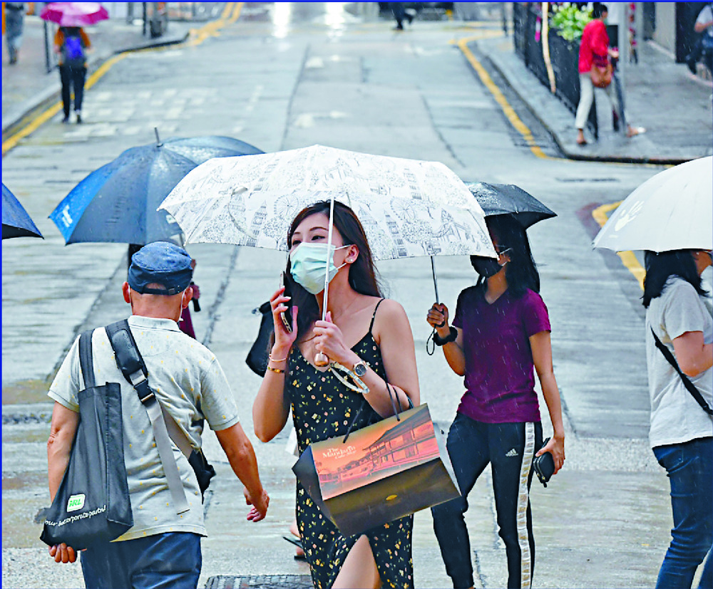 Frequent squally showers – along with thunderstorms – should be expected today. SING TAO Frequent squally showers – along with thunderstorms – should be expected today. SING TAO