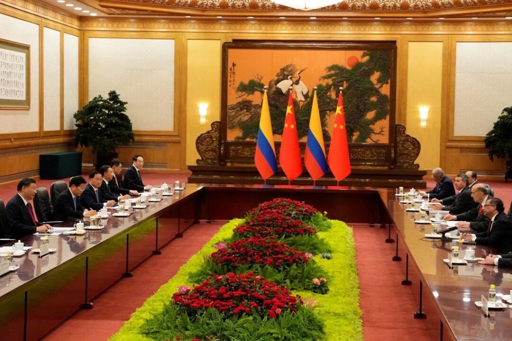  Chinese President Xi Jinping speaks with Colombian President Gustavo Petro during a meeting at the Great Hall of the People in Beijing, China, October 25, 2023. Ken Ishii/Pool via REUTERS