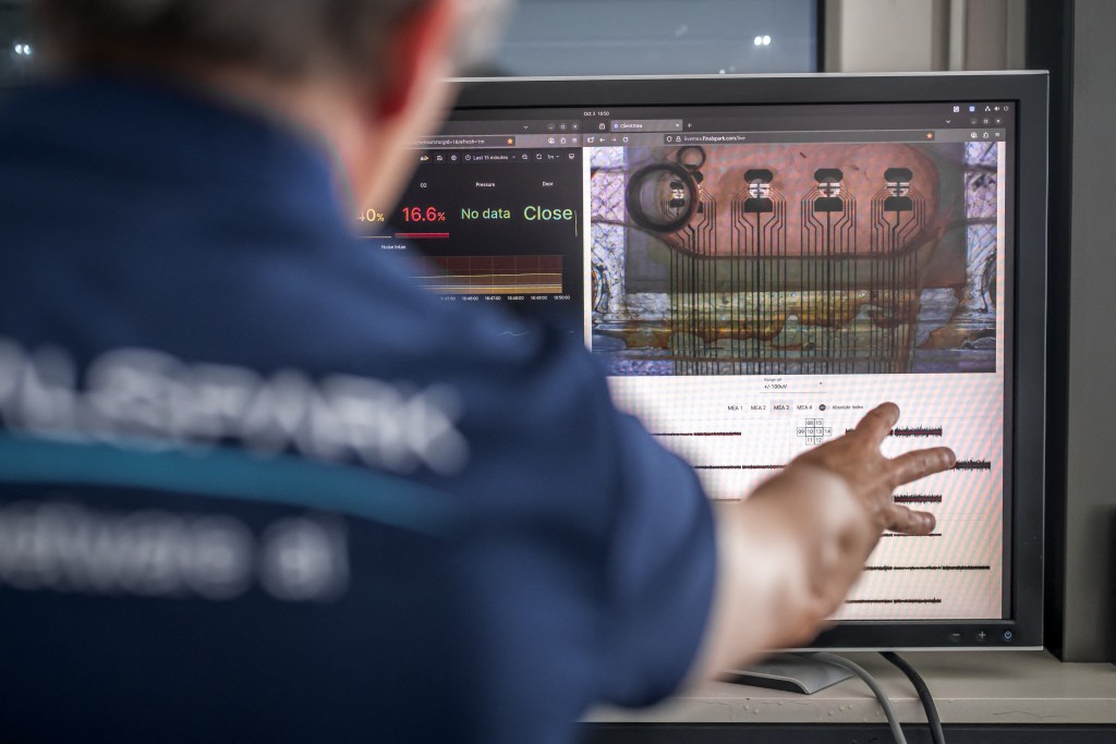 A screen monitoring human brain cells is photographed at the Swiss start-up FinalSpark in Vevey, on October 3, 2025.  Photo by FABRICE COFFRINI / AFP