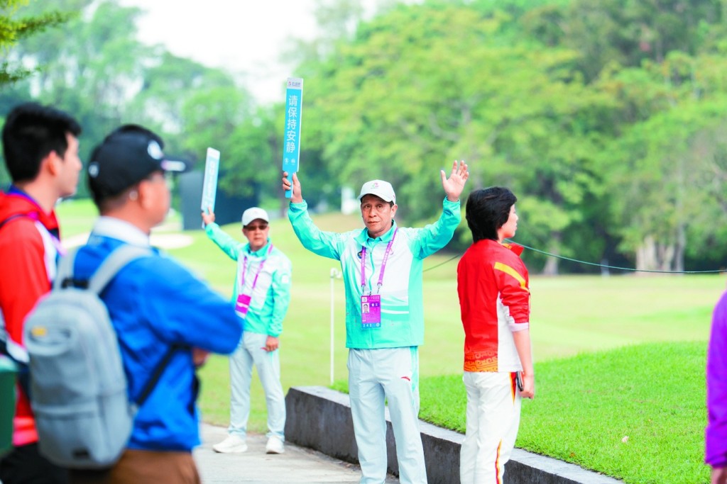 Volunteers ensured smooth operations and maintained order throughout the golf tournament venue.