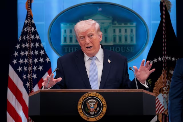 U.S. President Donald Trump holds a press conference in the James S. Brady Press Briefing Room at the White House in Washington, D.C., U.S., April 6, 2026. REUTERS/Evan Vucci 