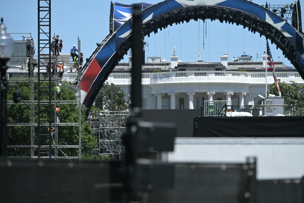 Workers take down The Claw and stadium seating risers for the UFC Freedom 250 fight on the South Lawn of the White House on June 16, 2026 in Washington, DC. (Photo by Brendan SMIALOWSKI / AFP)