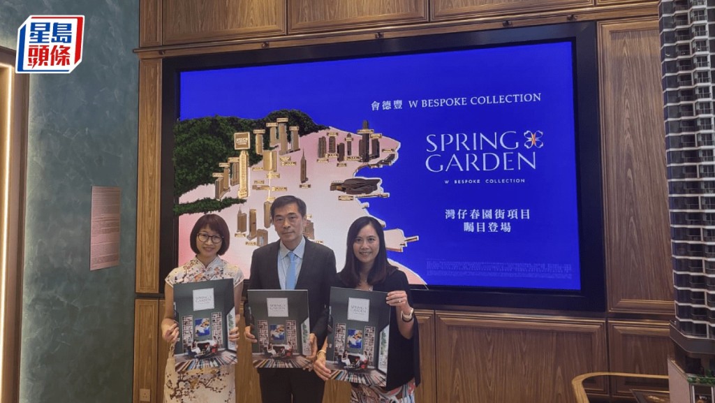 Ricky Wong, center, unveils Spring Garden. SING TAO