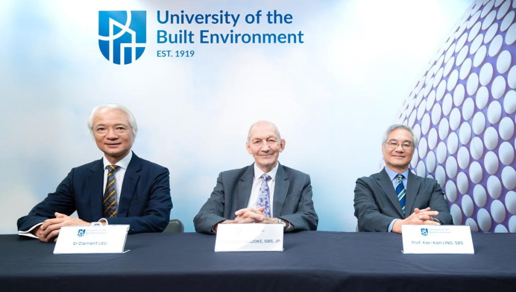 From left to right: Sr Clement LAU, Mr Nicholas BROOKE, GBS JP, Professor Kar-Kan LING, SBS.