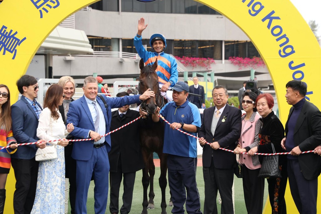 Brett Crawford continues to win with stable transfers. Singtao