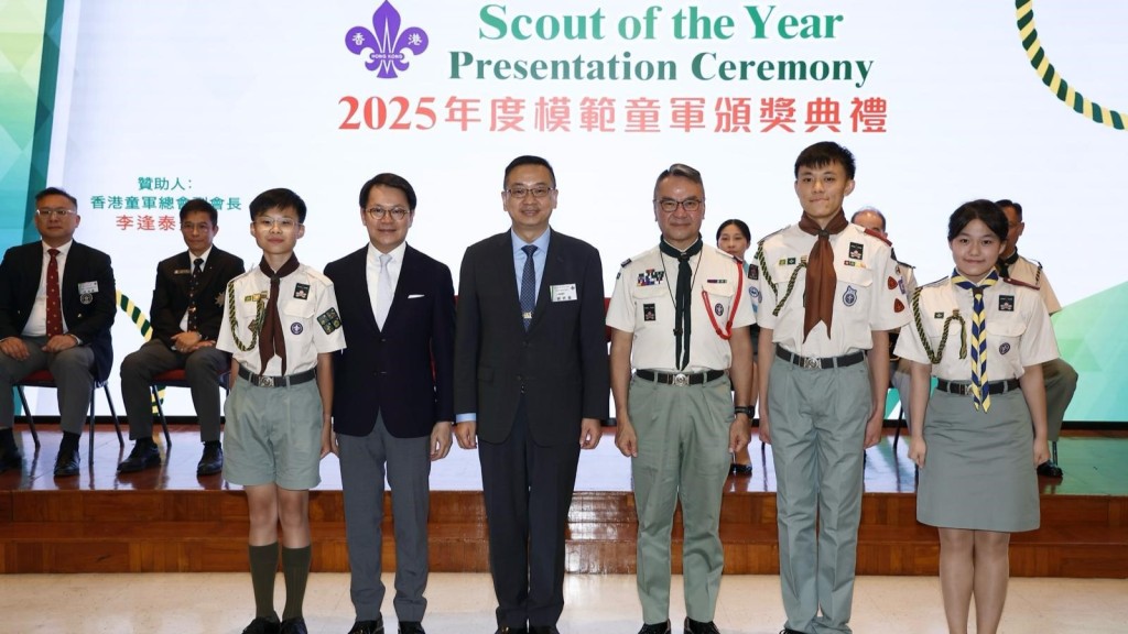 Benson Kwok Joon-fung (third left)