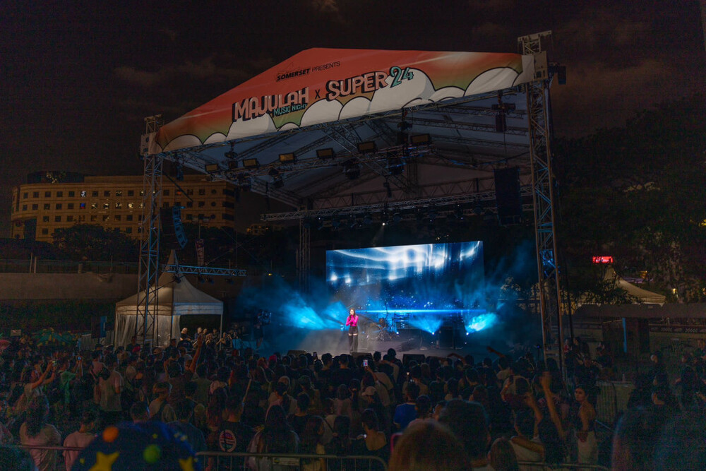 Jasmine Yen performed at Majulah Music Night in Singapore.