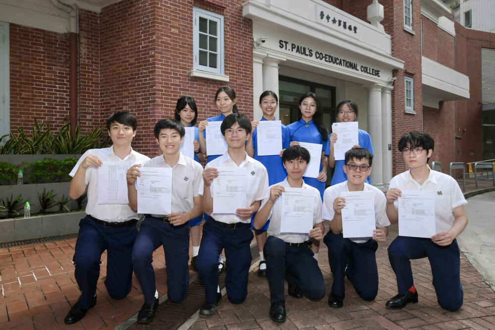Eleven other students from St Paul’s score 44 marks in this year's IB exams. 