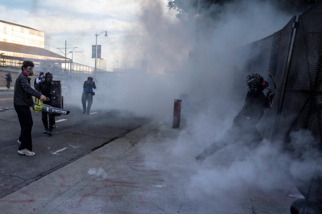 Demonstrators react as Police officers release tear gas outside a federal building after a "No Kings" protest against U.S. President Donald Trump's administration policies, in Los Angeles, California, U.S., March 28, 2026. (Reuters)