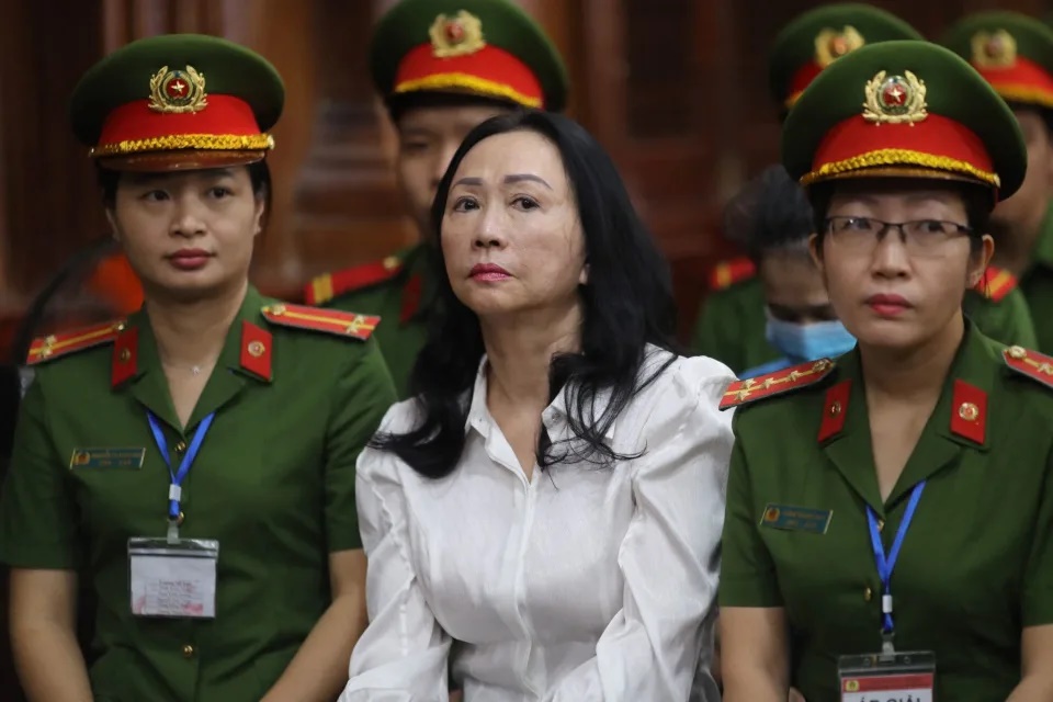Vietnamese property tycoon Truong My Lan, center, at a court in Ho Chi Minh city on April 11, 2024. (AFP) Vietnamese property tycoon Truong My Lan, center, at a court in Ho Chi Minh city on April 11, 2024. (AFP)