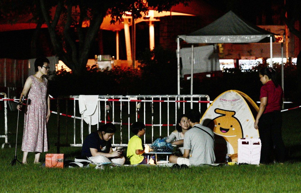 Many people celebrate Mid-Autumn Festival with family and friends by admiring the moon, eating mooncakes and carrying lanterns.