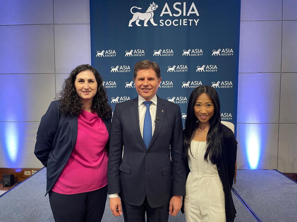 Chief Operating Officer of the Asia Society Debra Eisenman (left), Chief Executive Officer of HKEX Nicolas Aguzin (center), and Director of the Hong Kong Economic and Trade Office in New York Candy Nip. Chief Operating Officer of the Asia Society Debra Eisenman (left), Chief Executive Officer of HKEX Nicolas Aguzin (center), and Director of the Hong Kong Economic and Trade Office in New York Candy Nip.