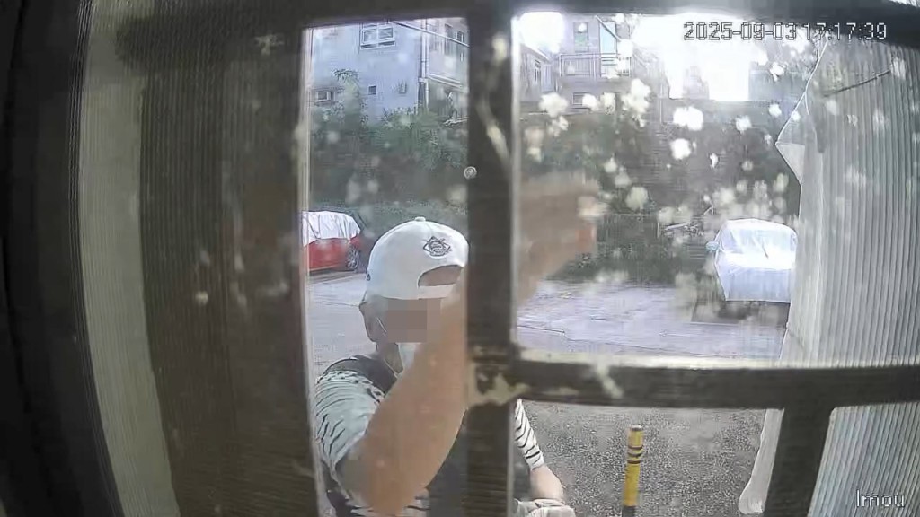 (Video) CCTV captures Kam Tin thief stealing clothes in broad daylight